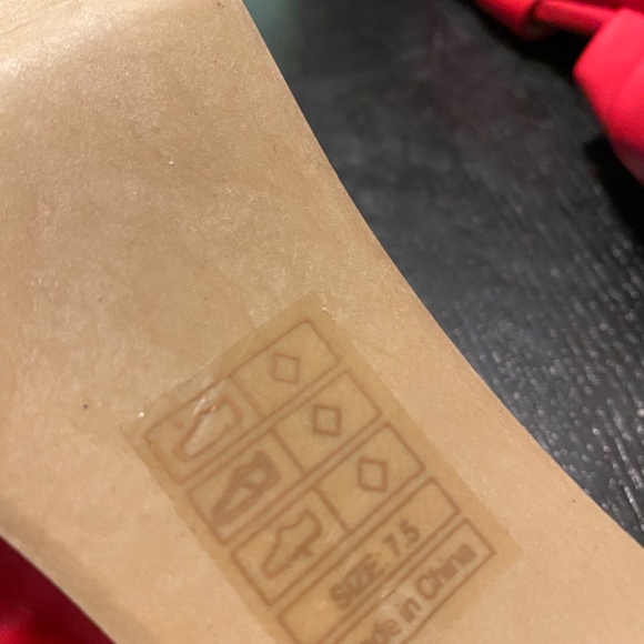 BAIT Block Heels - 7.5 - Picture 5 of 5